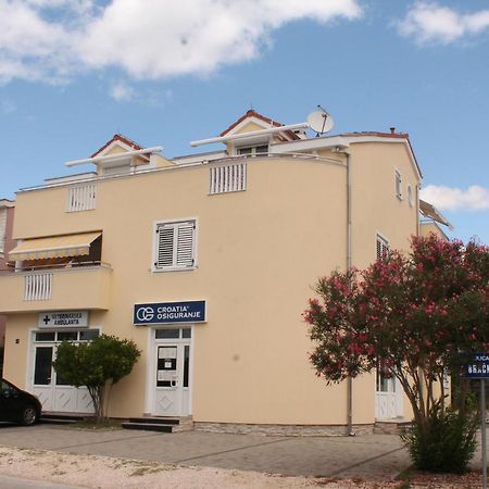 Apartments Dalmata Biograd Na Moru Extérieur photo